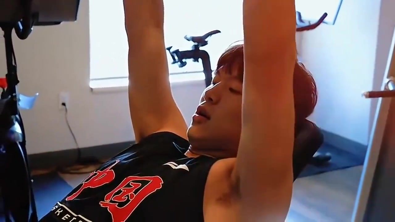 开云体育官网-打磨身体！网友晒杨瀚森力量训练视频