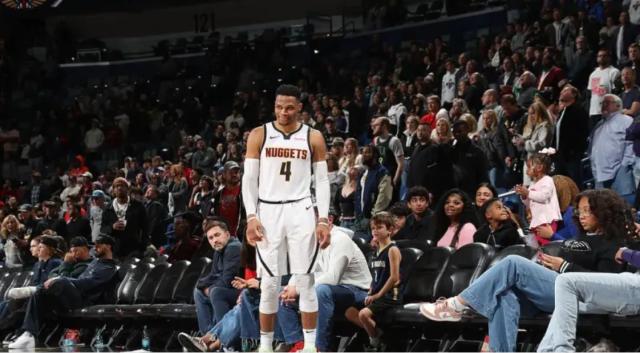 用激情点燃全队！韦少持续高光 跻身掘金核心阵容