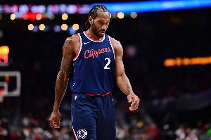 冷面杀手！莱昂纳德外线频频开花 10中7&amp;三分3中2轻松砍下18分