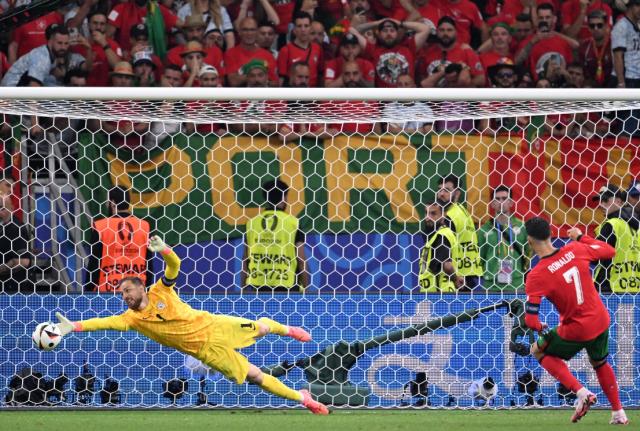 开云体育官网登入-加时赛失点后痛哭 点球大战第一个射进 C罗有种！