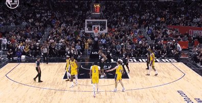 开云体育官网登入-詹姆斯拉伤腹股沟退场 旧伤复发让湖人再蒙阴霾