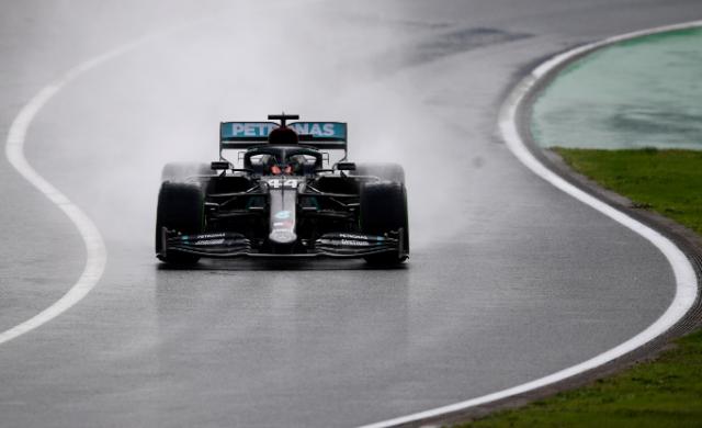 开云体育直播-汉密尔顿续约进展缓慢 梅奔母公司视拉塞尔为备选