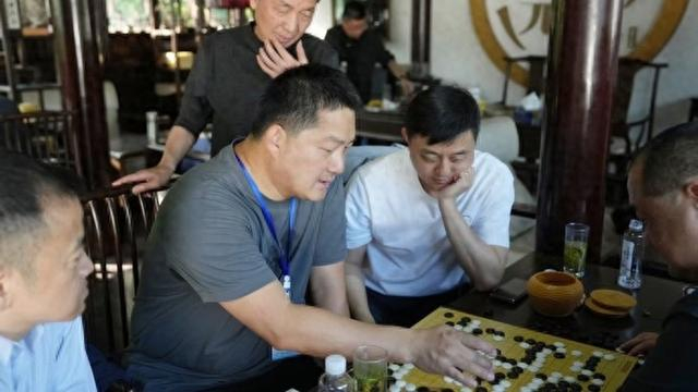 开云体育在线-同里杯决赛战成1比1，一场精彩对局引来了哪两位天元赛故友|围甲|刘世振|常昊|王星昊|上海_新浪体育_新浪新闻